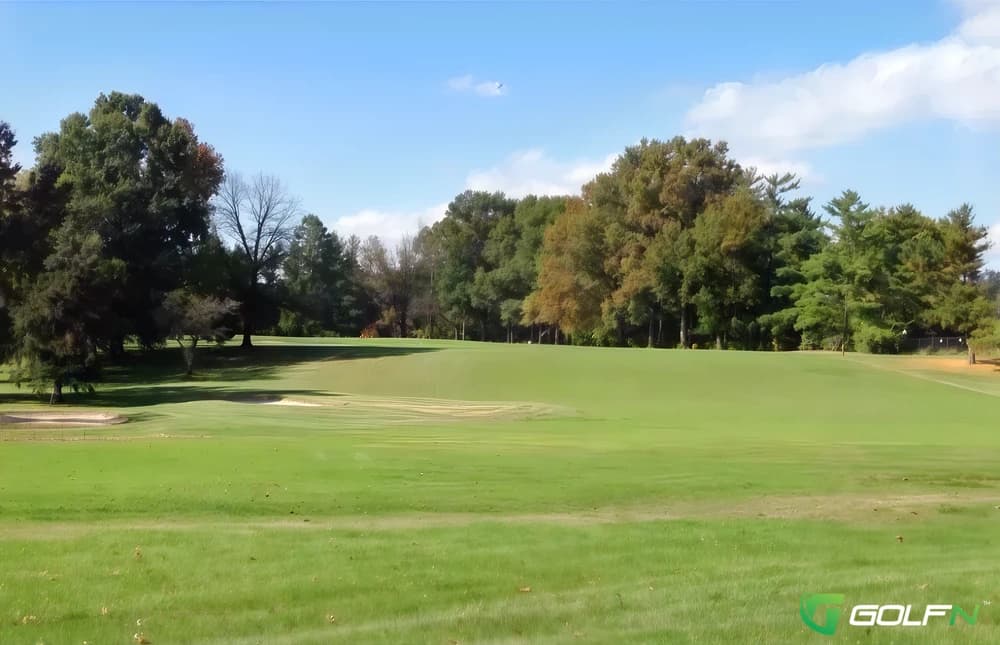 Brae Loch Golf Course in Grayslake, Illinois — public, 18-hole golf course, designed by Michael J. Benkusky