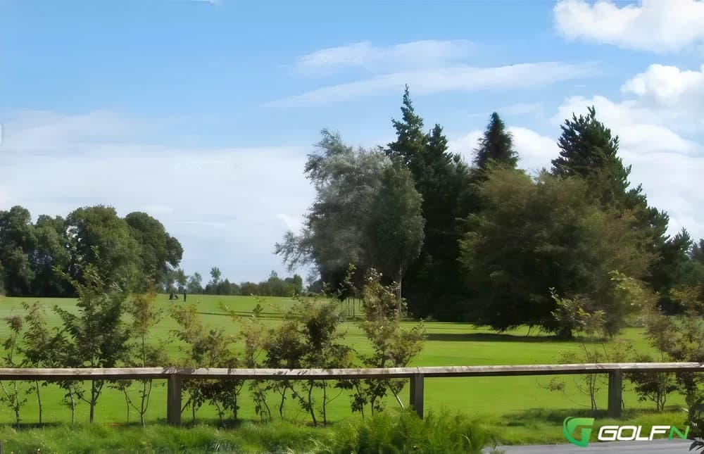 Ballinasloe Golf Club in Ballinasloe, Galway โ public, 18-hole golf course, designed by Eddie Hackett (1984)
