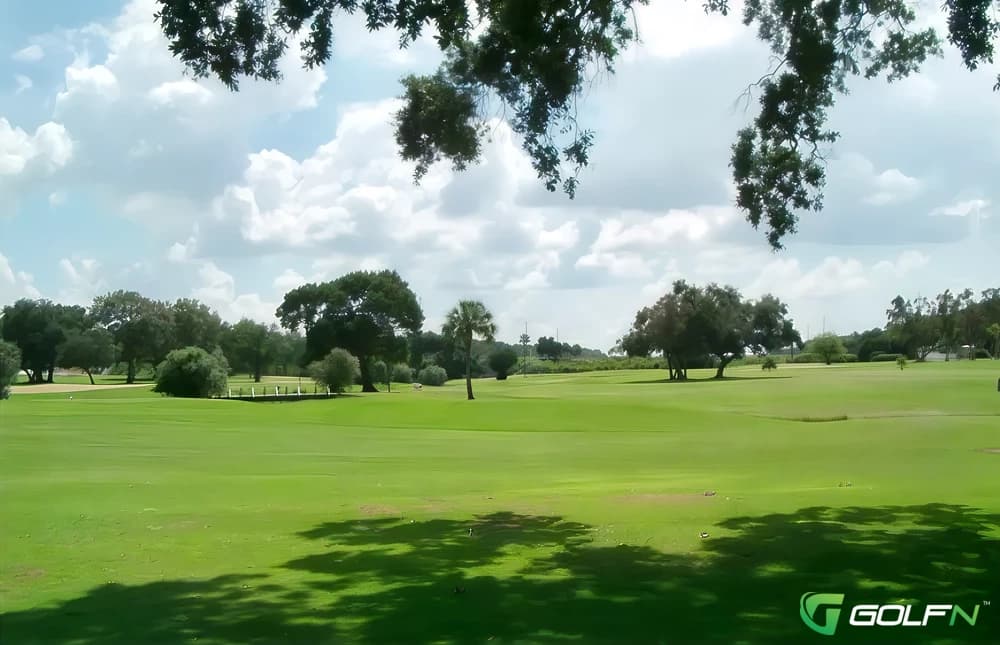 Pinecrest Golf Course in Largo, Florida — semi-private, 18-hole golf course