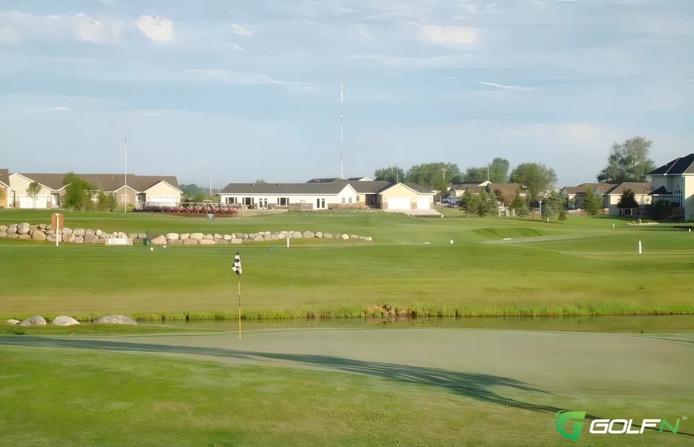 Rolling Hills Golf Club in Aberdeen, South Dakota — 9-hole golf course