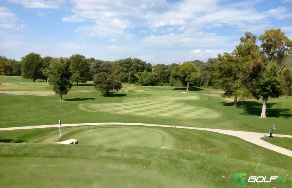 River - Heart Of America in Kansas City, Missouri — public, 9-hole golf course