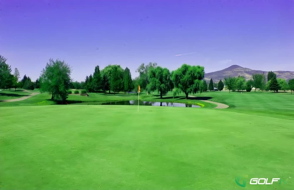 Stewart Meadows Golf Course in Medford, Oregon — public, 18-hole golf course, designed by Chuck Mangum