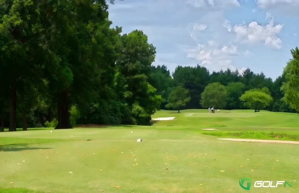 Pinecrest Country Club in Longview, Texas — private, 18-hole golf course, designed by Press Maxwell (1958)