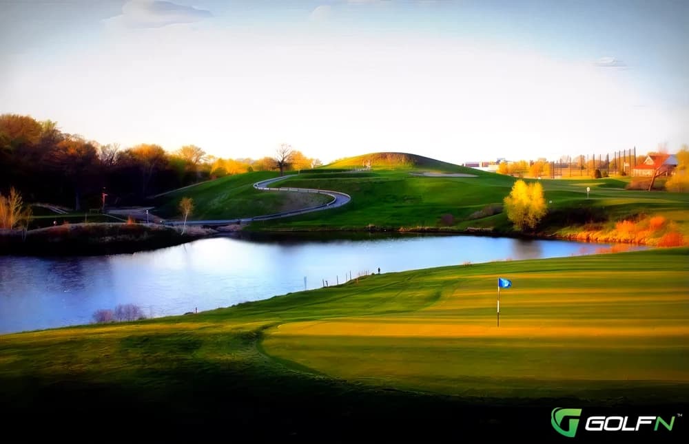 Ponds At Battle Creek in Maplewood, Minnesota — public, 9-hole golf course, designed by Garrett Gill (2004)